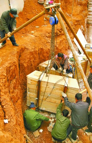 洛陽“波點裙”古墓葬整體搬遷